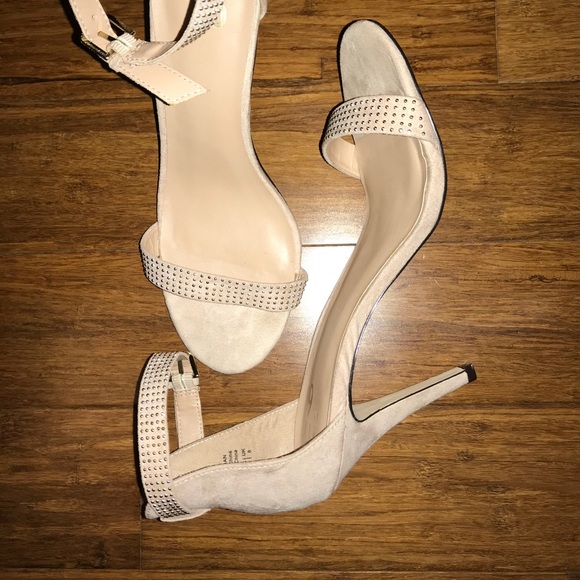 Mix No. 6, tan 4” heels with gold metal detail - Picture 4 of 4